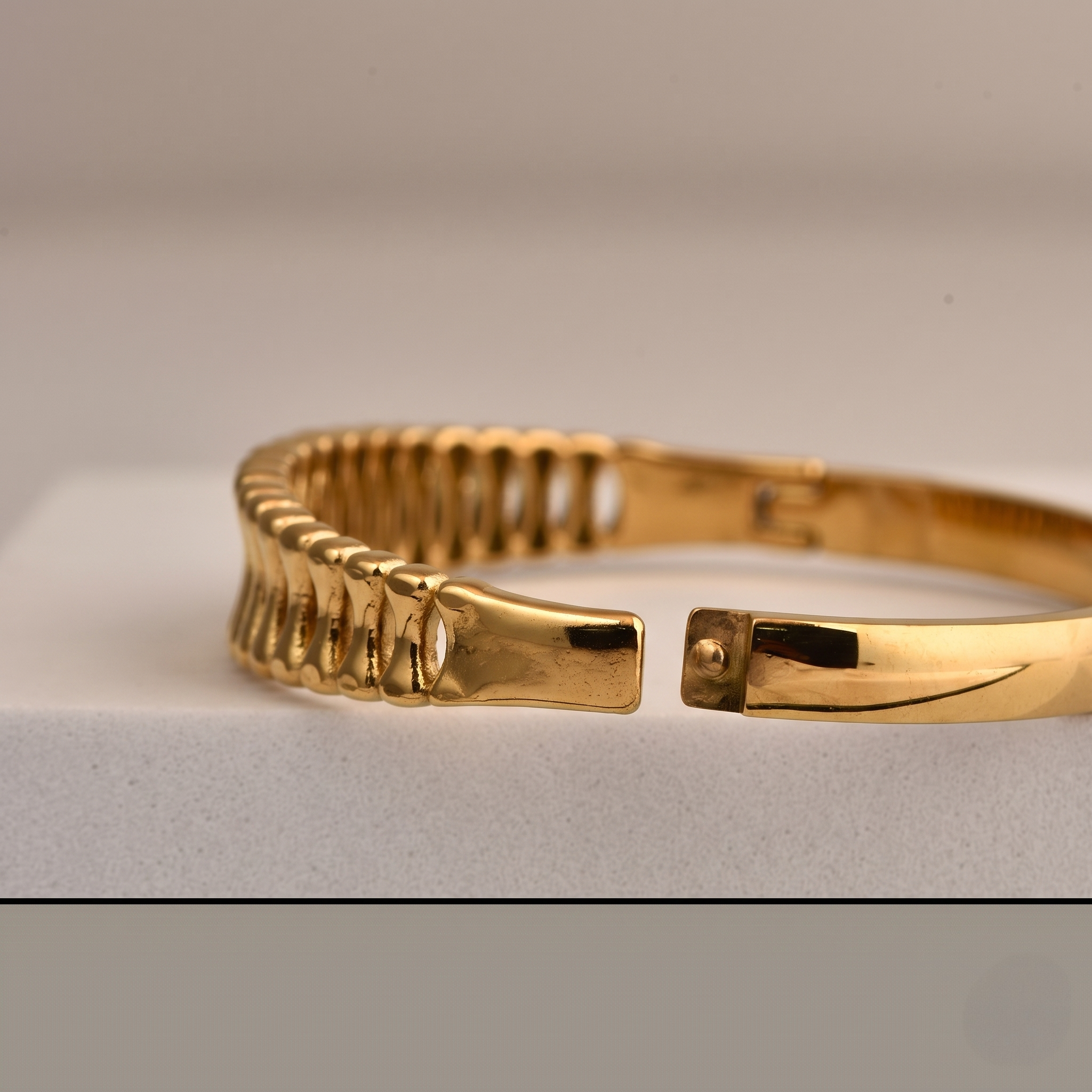 Aesthetic Statement Bracelet detailed view - Avalna
